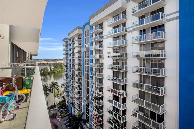 5091 NW 7th St TS-11, Miami, FL 33126