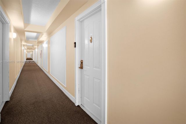 5091 NW 7th St TS-11, Miami, FL 33126