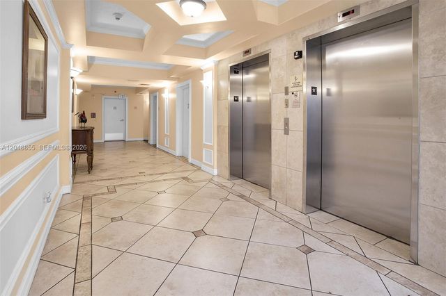 5091 NW 7th St TS-11, Miami, FL 33126