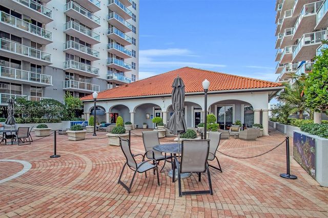 5091 NW 7th St TS-11, Miami, FL 33126