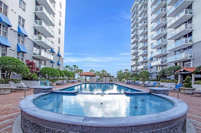 5091 NW 7th St TS-11, Miami, FL 33126