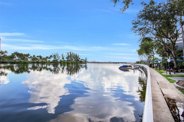 5091 NW 7th St TS-11, Miami, FL 33126