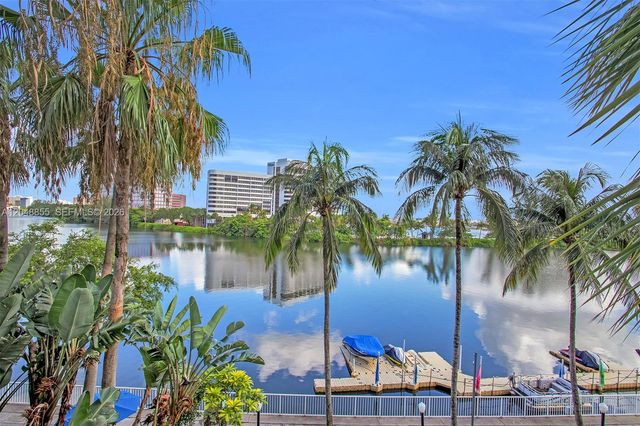5091 NW 7th St TS-11, Miami, FL 33126