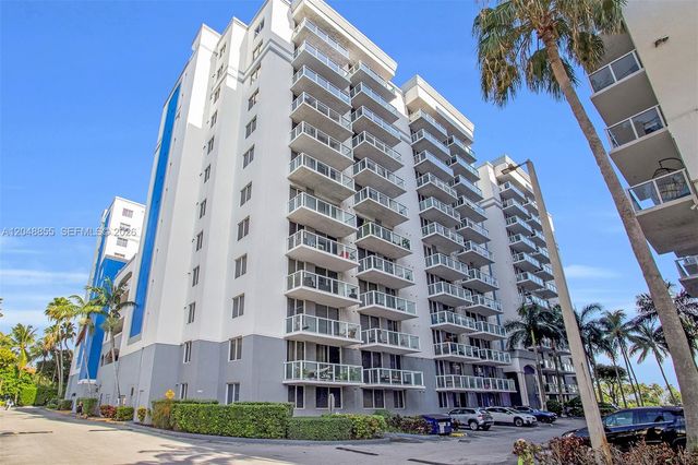5091 NW 7th St TS-11, Miami, FL 33126