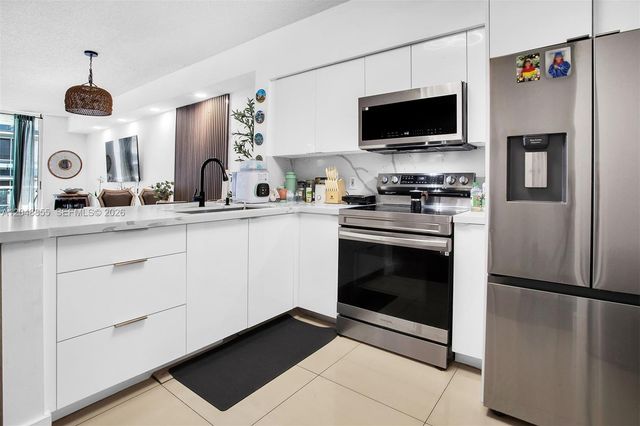 5091 NW 7th St TS-11, Miami, FL 33126
