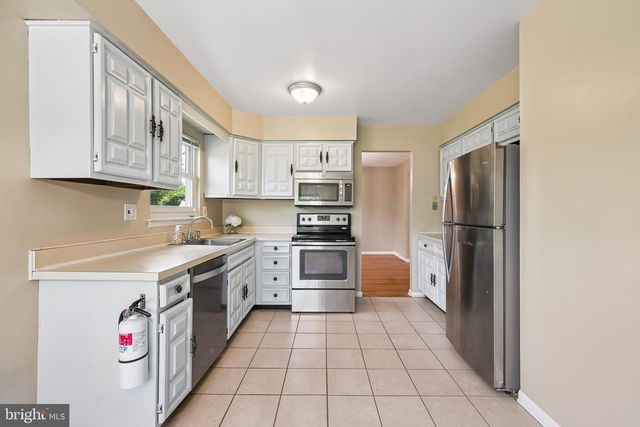 649 CORNWALLIS DR, Mount Laurel, NJ 08054