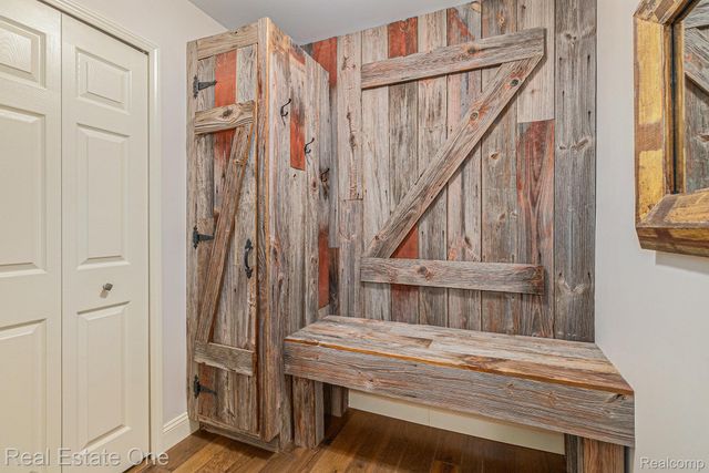 2471 Woodcliff Trail, Hartland Township, MI 48353