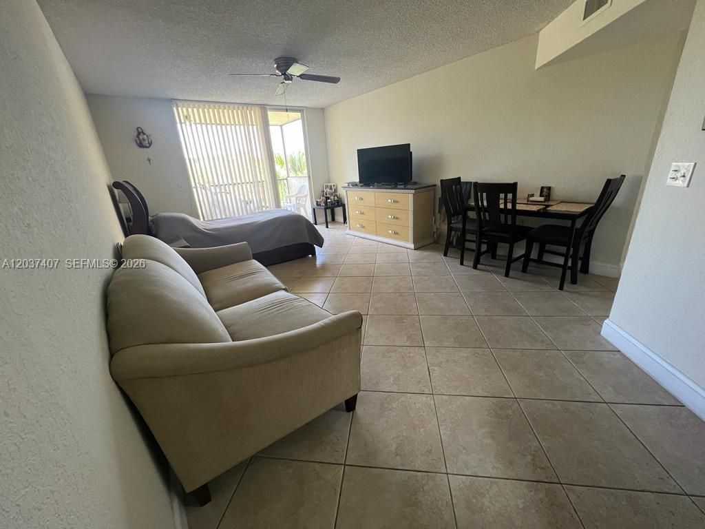 8215 Lake Dr 401, Doral, FL 33166