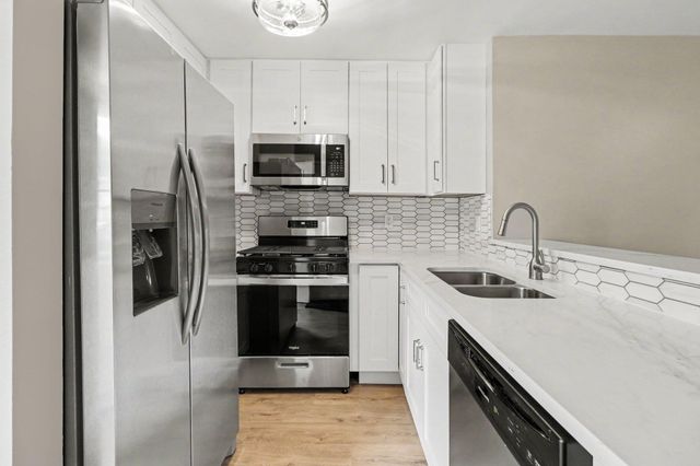 1140 W 59th Place, Merrillville, IN 46410