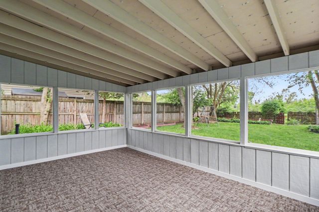1140 W 59th Place, Merrillville, IN 46410