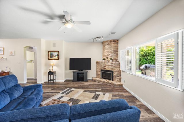 12003 Roaring River Avenue, Bakersfield, CA 93311