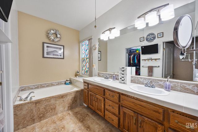 12003 Roaring River Avenue, Bakersfield, CA 93311