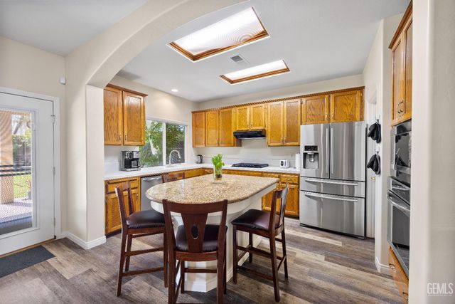 12003 Roaring River Avenue, Bakersfield, CA 93311