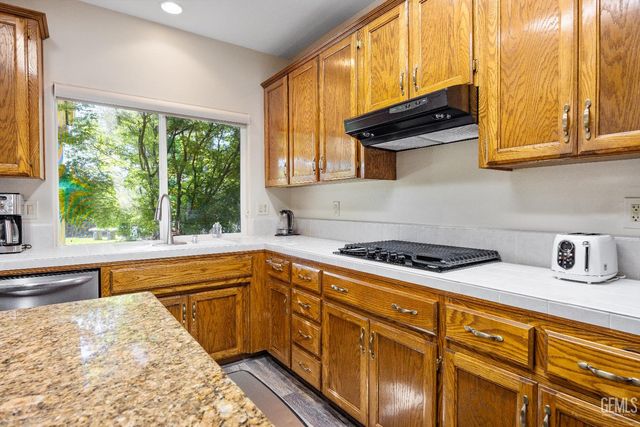 12003 Roaring River Avenue, Bakersfield, CA 93311