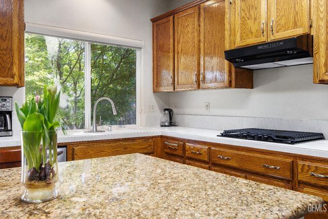 12003 Roaring River Avenue, Bakersfield, CA 93311