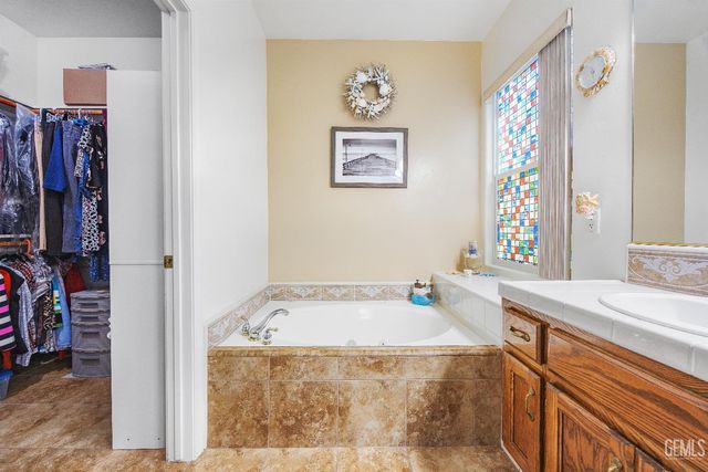 12003 Roaring River Avenue, Bakersfield, CA 93311