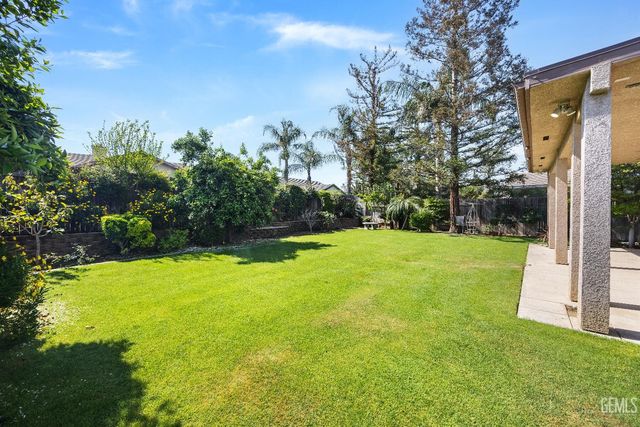 12003 Roaring River Avenue, Bakersfield, CA 93311