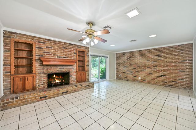 524 Fairdale Street, Friendswood, TX 77546