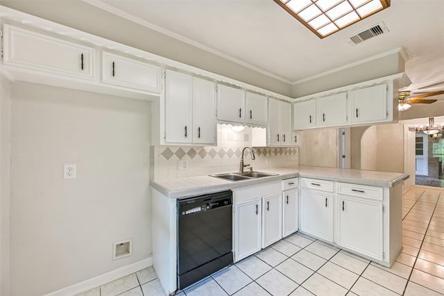 524 Fairdale Street, Friendswood, TX 77546