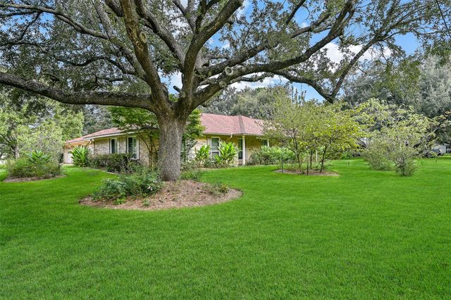 524 Fairdale Street, Friendswood, TX 77546