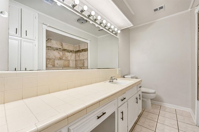 524 Fairdale Street, Friendswood, TX 77546