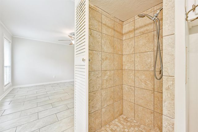 524 Fairdale Street, Friendswood, TX 77546