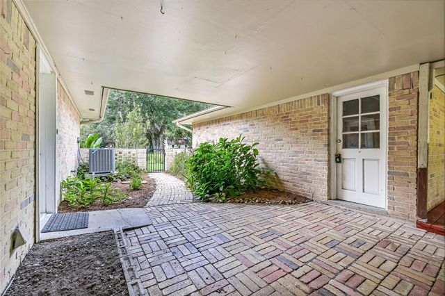 524 Fairdale Street, Friendswood, TX 77546