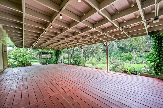 524 Fairdale Street, Friendswood, TX 77546