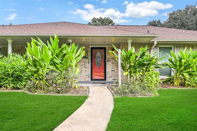 524 Fairdale Street, Friendswood, TX 77546