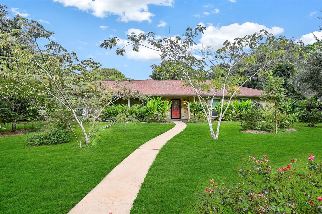 524 Fairdale Street, Friendswood, TX 77546