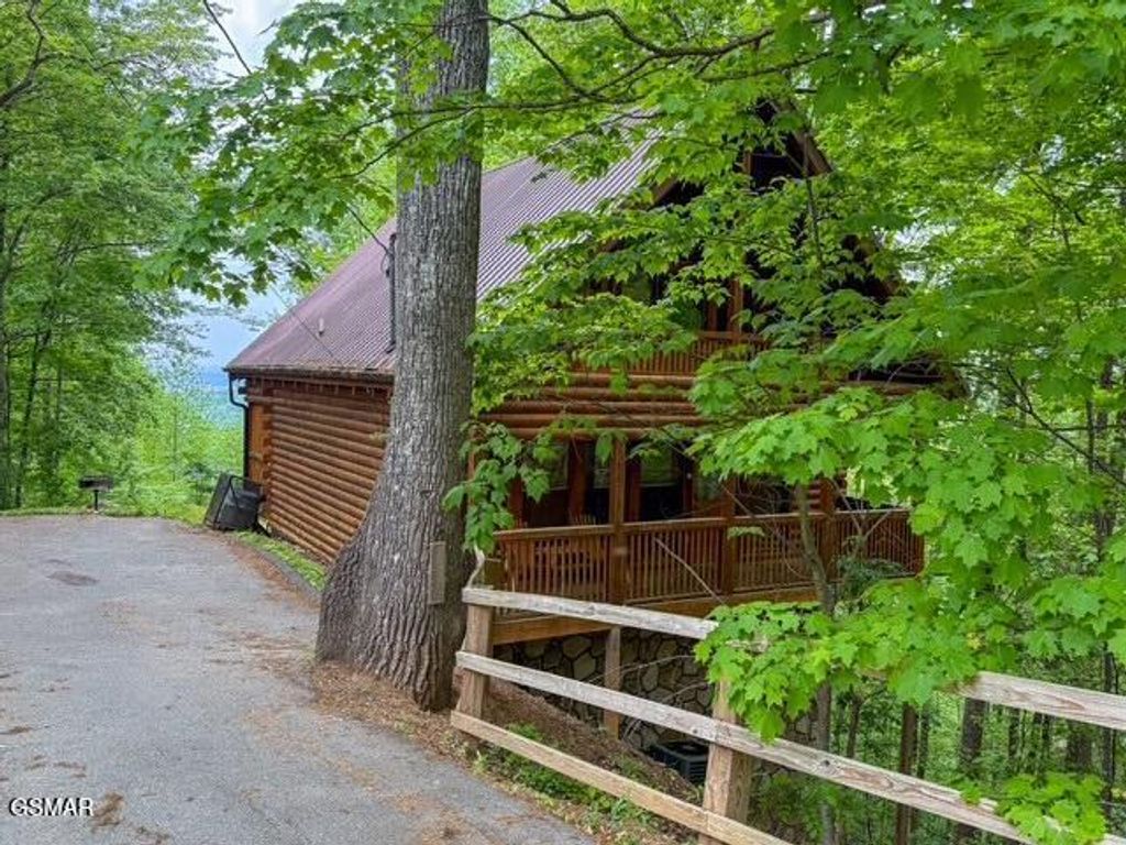 1444 Indian Court, Sevierville, TN 37876