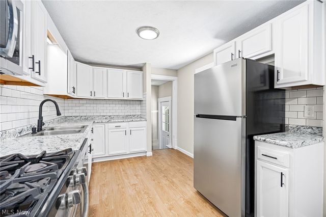 30 16th Street NW, Barberton, OH 44203