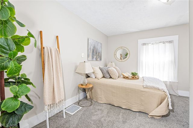 30 16th Street NW, Barberton, OH 44203