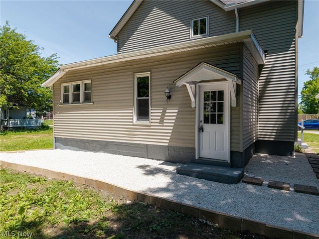 30 16th Street NW, Barberton, OH 44203
