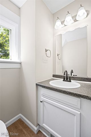 30 16th Street NW, Barberton, OH 44203