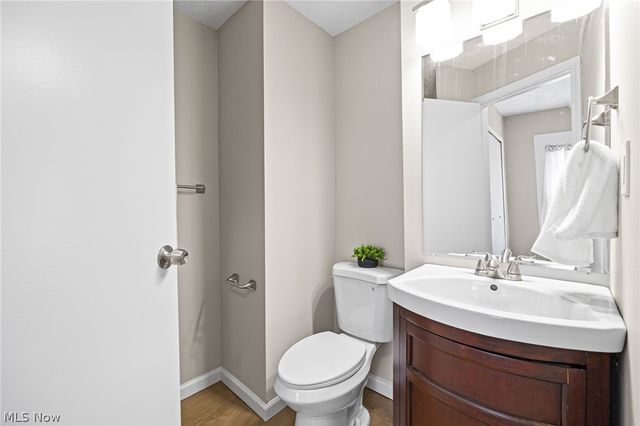 30 16th Street NW, Barberton, OH 44203