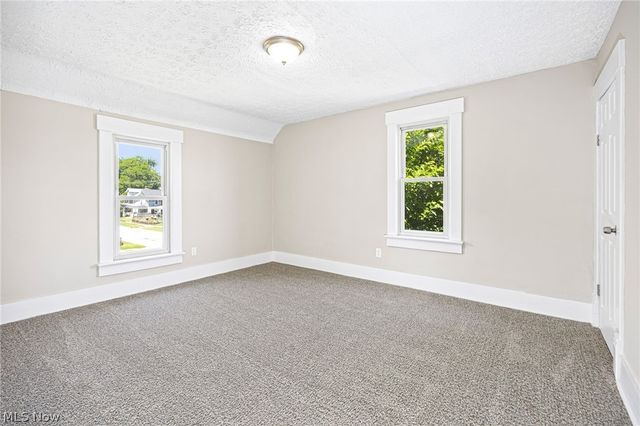 30 16th Street NW, Barberton, OH 44203