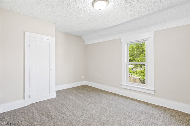 30 16th Street NW, Barberton, OH 44203