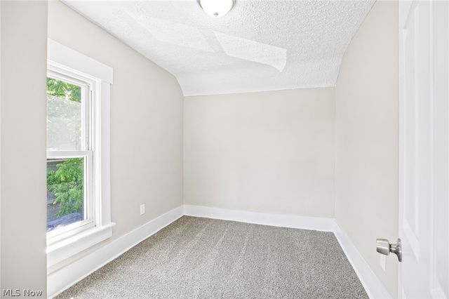 30 16th Street NW, Barberton, OH 44203
