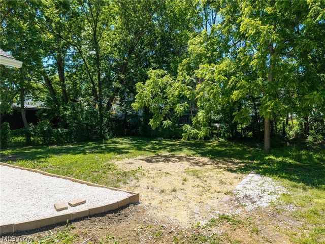 30 16th Street NW, Barberton, OH 44203