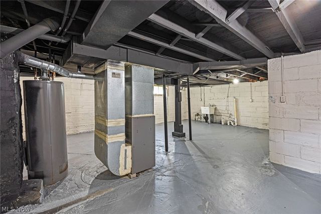 30 16th Street NW, Barberton, OH 44203