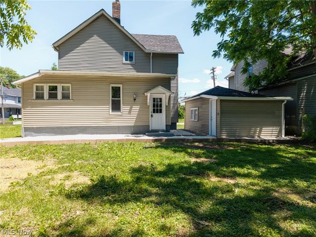 30 16th Street NW, Barberton, OH 44203