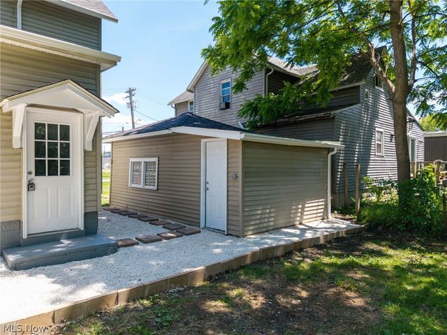 30 16th Street NW, Barberton, OH 44203