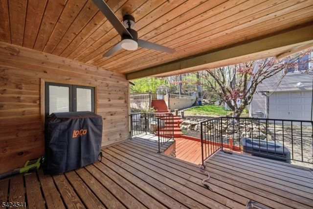 7 Pathfinder Trl, Jefferson Twp., NJ 07885