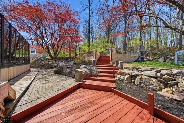 7 Pathfinder Trl, Jefferson Twp., NJ 07885