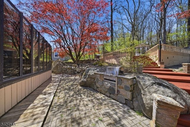 7 Pathfinder Trl, Jefferson Twp., NJ 07885