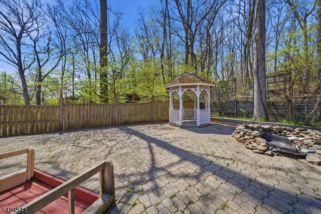 7 Pathfinder Trl, Jefferson Twp., NJ 07885
