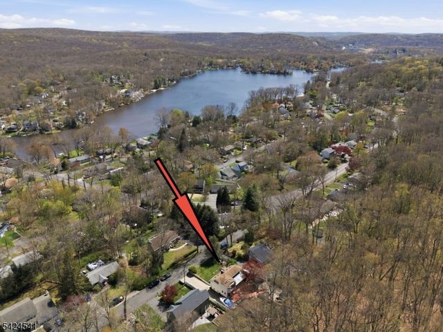 7 Pathfinder Trl, Jefferson Twp., NJ 07885