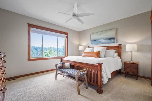 1706 N Rim View Ct, Spokane, WA 99224