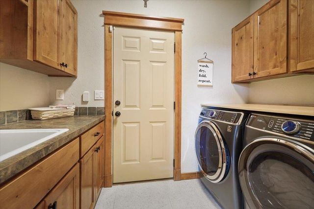 1706 N Rim View Ct, Spokane, WA 99224